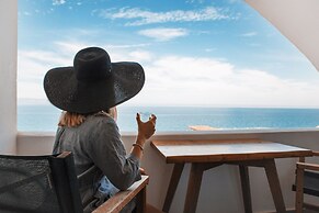 Almyra Oia Suites