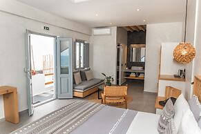 Almyra Oia Suites