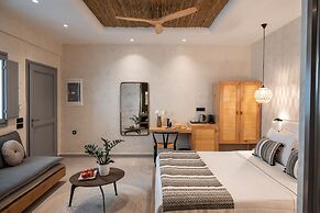 Almyra Oia Suites