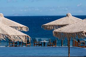 Almyra Oia Suites