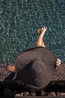 Almyra Oia Suites