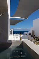 Almyra Oia Suites