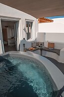 Almyra Oia Suites