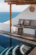 Almyra Oia Suites