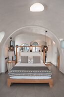 Almyra Oia Suites
