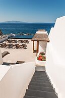 Almyra Oia Suites
