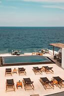 Almyra Oia Suites
