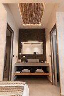 Almyra Oia Suites