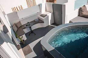 Almyra Oia Suites
