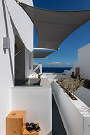 Almyra Oia Suites