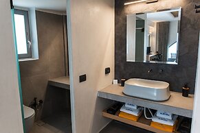 Almyra Oia Suites