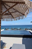 Almyra Oia Suites
