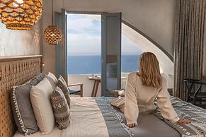 Almyra Oia Suites