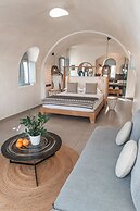 Almyra Oia Suites