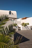 Almyra Oia Suites
