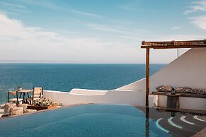 Almyra Oia Suites