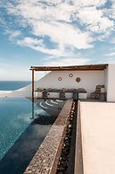 Almyra Oia Suites