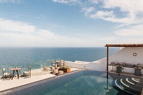 Almyra Oia Suites