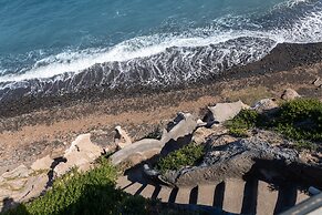 Almyra Oia Suites