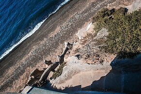 Almyra Oia Suites