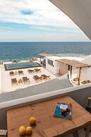 Almyra Oia Suites