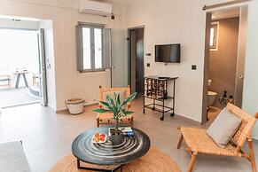 Almyra Oia Suites