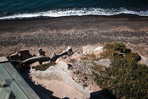 Almyra Oia Suites