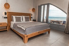 Almyra Oia Suites