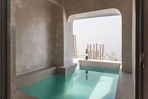 Almyra Oia Suites