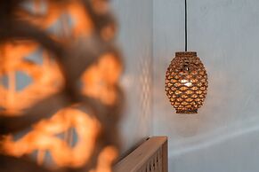 Almyra Oia Suites