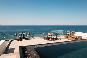 Almyra Oia Suites