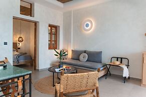 Almyra Oia Suites