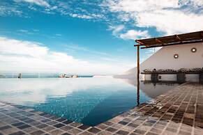 Almyra Oia Suites