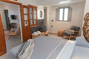 Almyra Oia Suites
