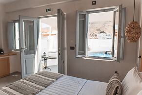 Almyra Oia Suites