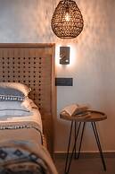 Almyra Oia Suites