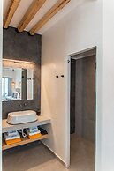 Almyra Oia Suites
