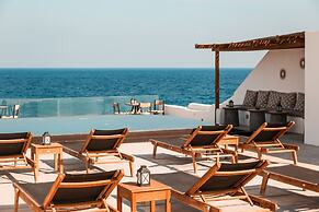 Almyra Oia Suites