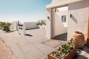 Almyra Oia Suites