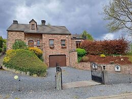 Holiday Home With Terrace and Jacuzzi in Vielsalm