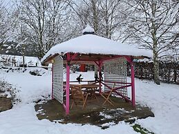 Holiday Home With Terrace and Jacuzzi in Vielsalm