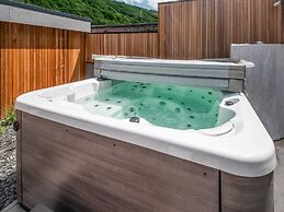 Modern Holiday Home in Marchin With a Jacuzzi