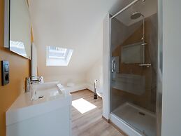 Comfort Near Historic Huy