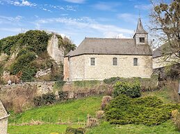 Cozy Chalet With Garden