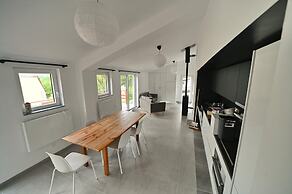 Comfortable Bungalow Near Lake Rabais