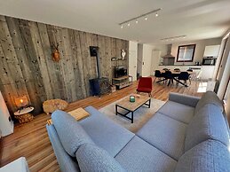 Villa in Durbuy With Jacuzzi & Golf Access