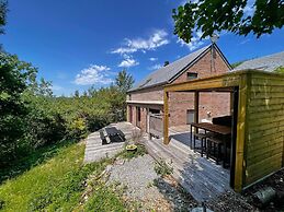 Villa in Durbuy With Jacuzzi & Golf Access