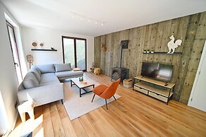Villa in Durbuy With Jacuzzi & Golf Access