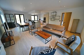 Chalet Ideally Located on the Edge of Forest