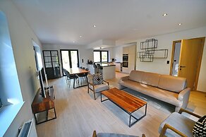 Chalet Ideally Located on the Edge of Forest